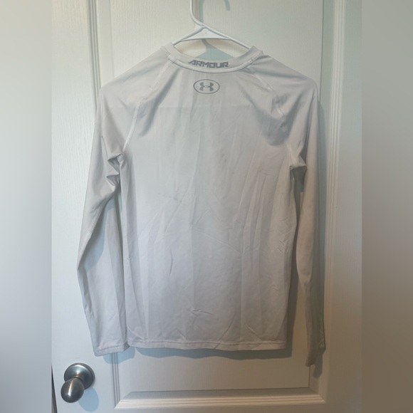 Under Armor Youth Size XL White Long Sleeve Shirt. - Picture 2 of 2